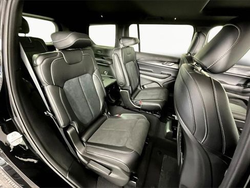 New 2025 Jeep Grand Cherokee L Altitude image 11