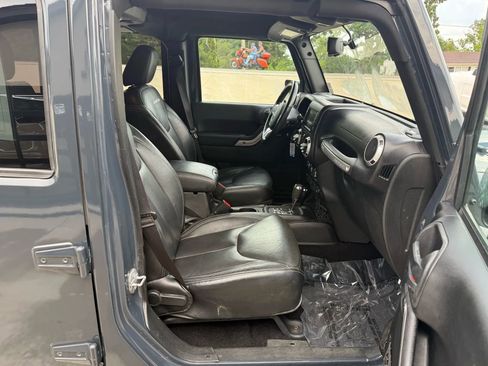 Used 2017 Jeep Wrangler Unlimited Rubicon image 46