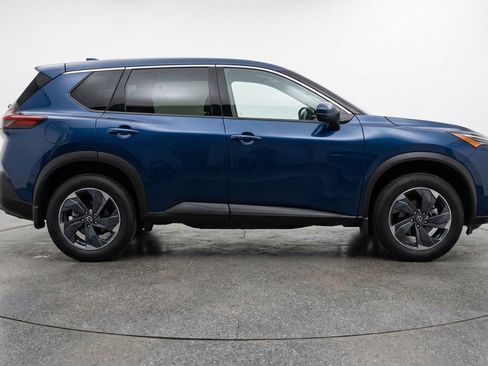 Used 2025 Nissan Rogue SV FWD image 11