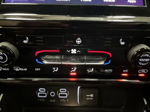 Used 2024 Jeep Grand Cherokee L Laredo image 7