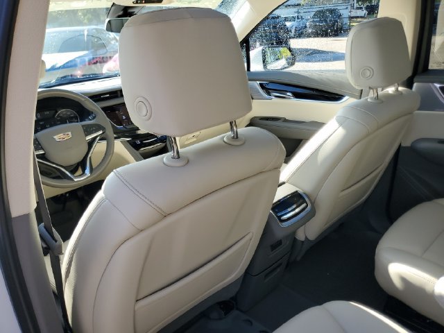 Used 2025 Cadillac XT6 Premium Luxury FWD image 15