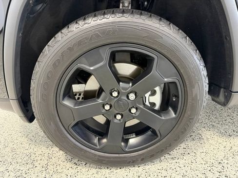 Used 2021 Jeep Grand Cherokee Freedom Edition AWD/4WD image 34