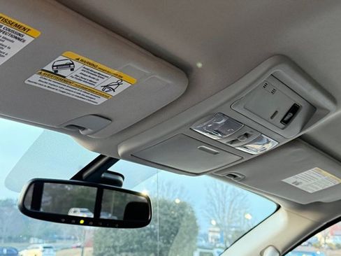 Used 2019 Nissan Titan SV w/ SV Convenience Package image 26