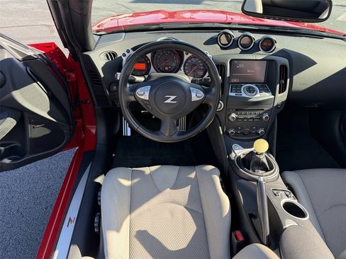 Used 2017 Nissan 370Z Touring Sport image 13