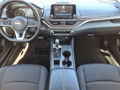 Used 2025 Nissan Altima 2.5 SV FWD image 25