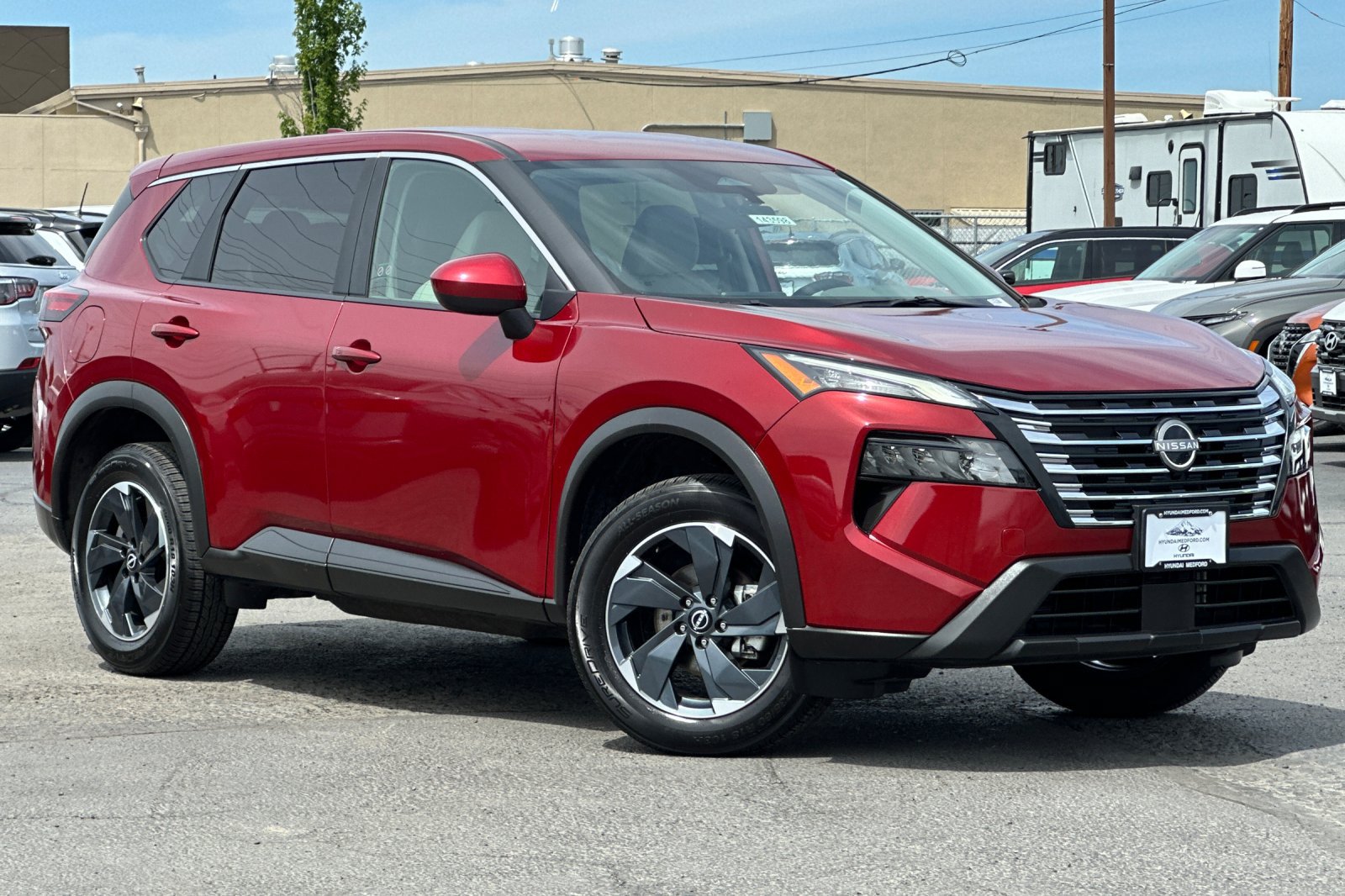 Used 2025 Nissan Rogue SV AWD/4WD image 2