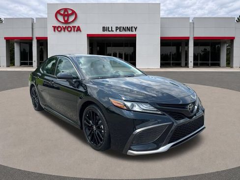 Used 2022 Toyota Camry XSE FWD image 8