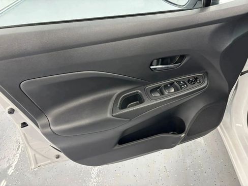 Used 2025 Nissan Versa SV FWD image 38