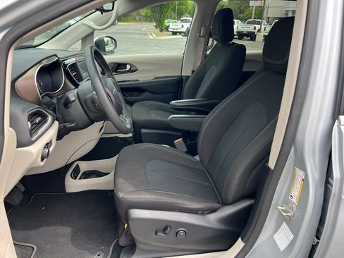 Used 2023 Chrysler Voyager LX FWD image 24