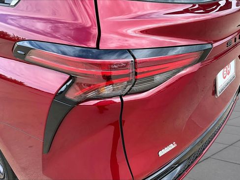 Used 2023 Toyota Sienna XSE FWD image 29
