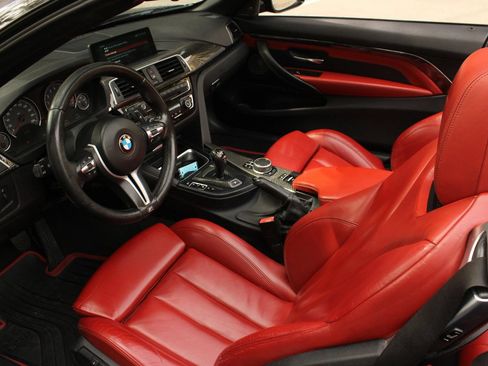 Used 2018 BMW M4 Convertible RWD image 13