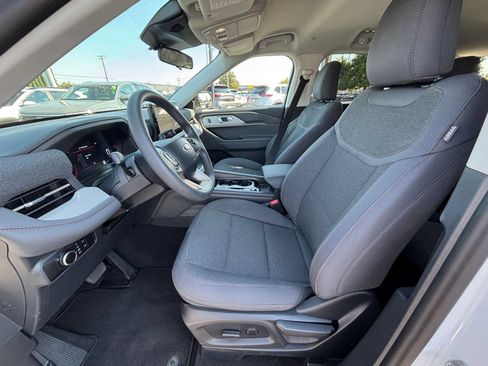 Used 2026 Ford Explorer Active AWD/4WD image 28