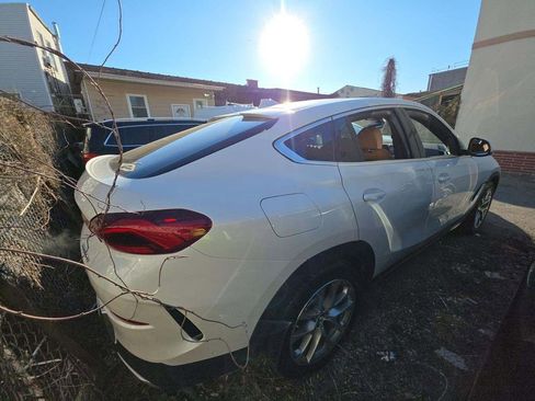 Used 2023 BMW X6 xDrive40i w/ Climate Comfort Package image 3
