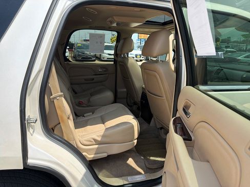 Used 2012 Cadillac Escalade Luxury RWD image 27