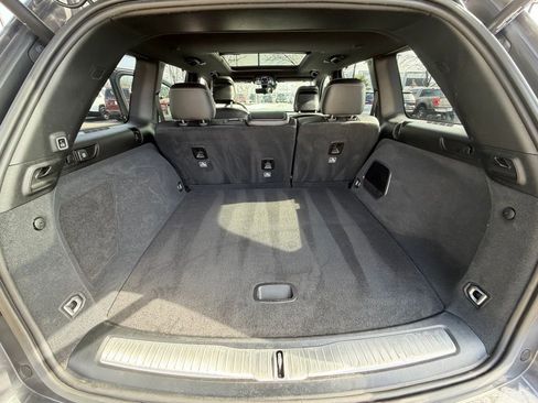 Used 2023 Jeep Grand Cherokee Overland w/ Luxury Tech Group IV image 35