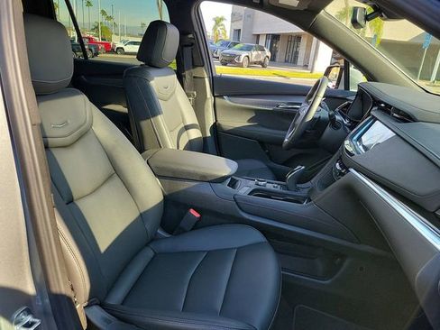 Used 2025 Cadillac XT6 Luxury image 20