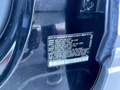 Used 2024 Volkswagen Tiguan SE image 34