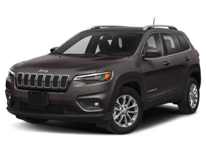 Used 2019 Jeep Cherokee Latitude Plus w/ Comfort/Convenience Group