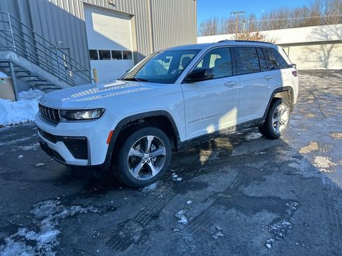New 2026 Jeep Grand Cherokee Limited AWD/4WD image 9
