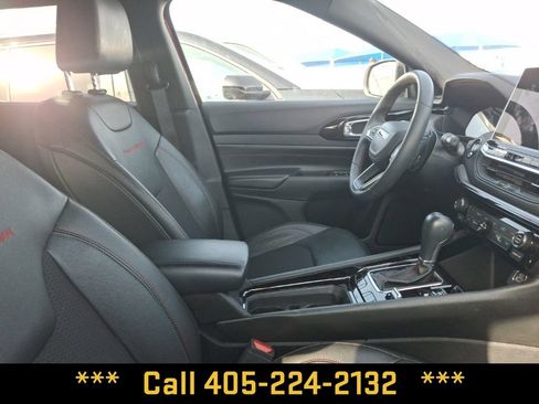 Used 2025 Jeep Compass Trailhawk AWD/4WD image 20