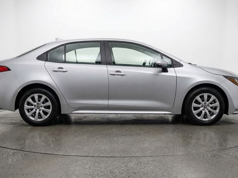 Used 2025 Toyota Corolla LE FWD image 11