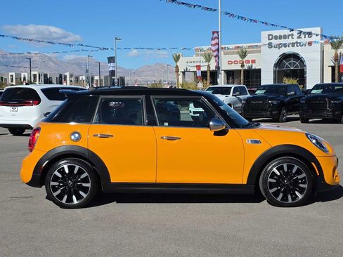 Used 2018 MINI Cooper S image 9