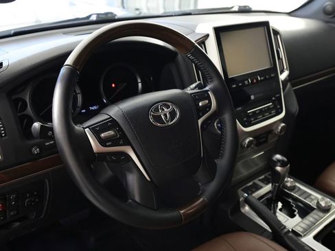 Used 2018 Toyota Land Cruiser AWD/4WD image 23
