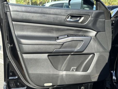 Used 2022 Nissan Pathfinder SL image 18