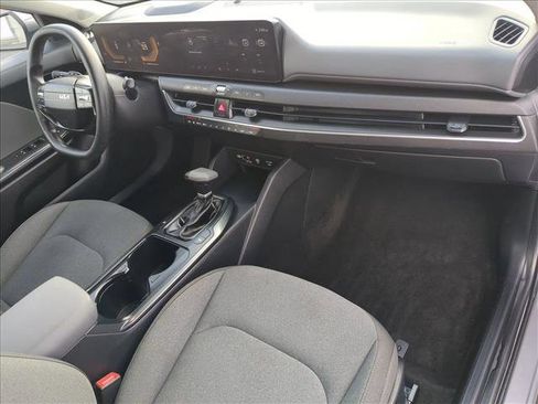 Used 2025 Kia K4 LXS image 26