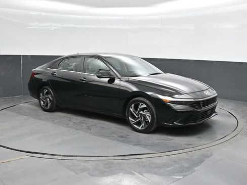 Used 2024 Hyundai Elantra Limited FWD image 6