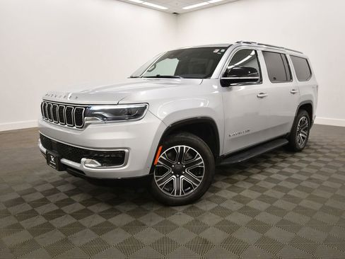 Used 2024 Jeep Wagoneer 4WD w/ Premium Group I image 2