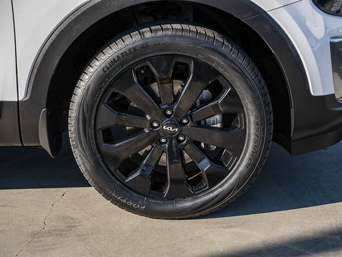 Used 2022 Kia Telluride S image 7