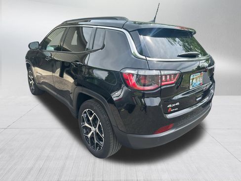 Used 2024 Jeep Compass Limited AWD/4WD image 2