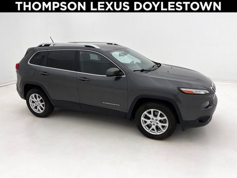 Used 2015 Jeep Cherokee Latitude w/ Cold Weather Group AWD/4WD image 1
