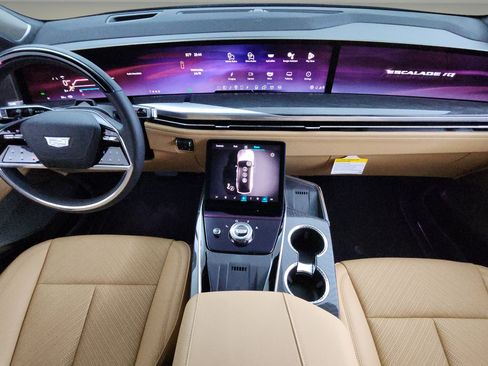 New 2025 Cadillac Escalade IQ Sport 2 w/ LPO, ONYX Package image 9