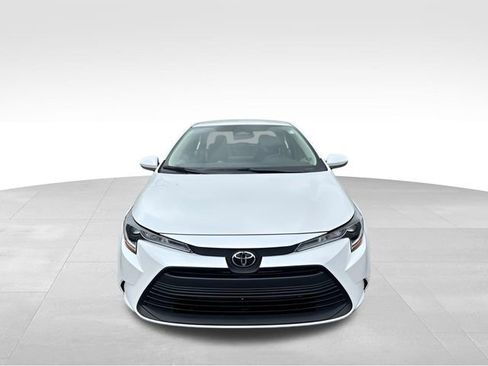 Used 2025 Toyota Corolla LE w/ Convenience Package FWD image 3