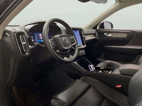 Used 2025 Volvo XC40 B5 Plus image 17