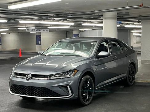 New 2025 Volkswagen Jetta SE image 3
