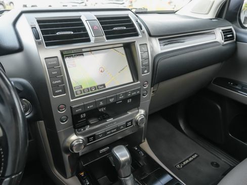 Used 2020 Lexus GX 460 Premium w/ Premium Package AWD/4WD image 22