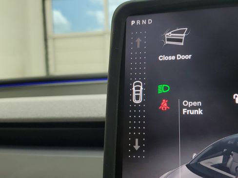 Used 2025 Tesla Model 3 Long Range RWD image 34