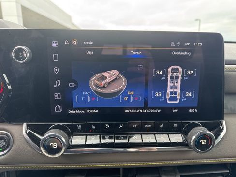 Used 2023 Chevrolet Colorado ZR2 w/ ZR2 Convenience Package III image 17