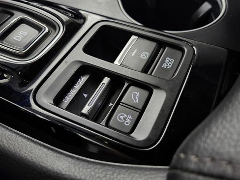 Used 2023 Honda Pilot Elite image 13