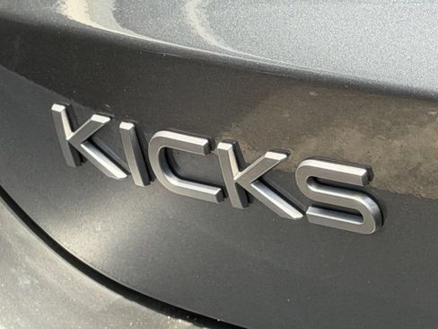 Used 2025 Nissan Kicks SR FWD image 9