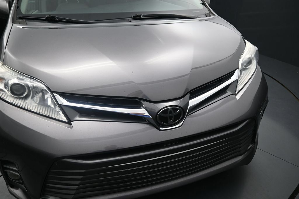 Used 2018 Toyota Sienna XLE w/ XLE Navigation Package FWD image 21