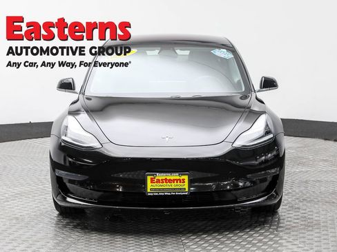 Used 2019 Tesla Model 3 Standard Range image 2