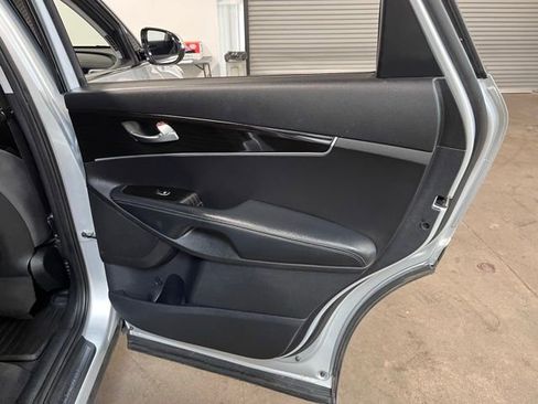 Used 2020 Kia Sorento AWD V6 image 15