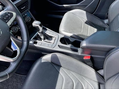 Certified 2022 Volkswagen Jetta SEL FWD image 23