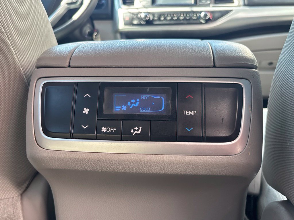 Used 2017 Toyota Highlander LE FWD image 26