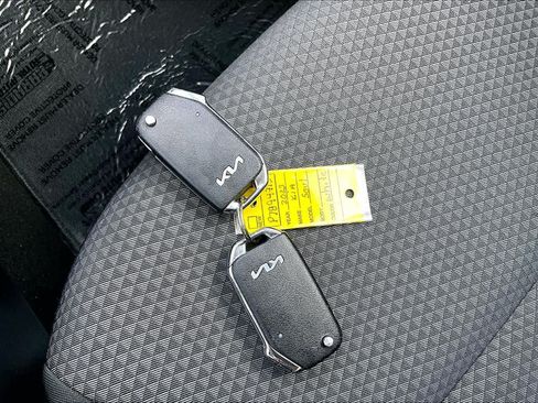Used 2023 Kia Soul LX FWD image 13
