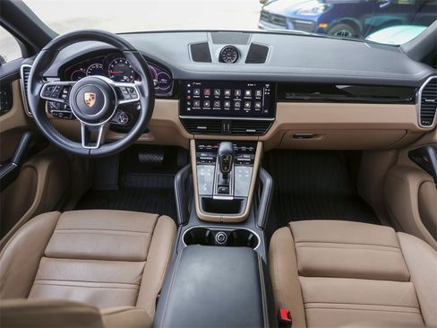 Certified 2023 Porsche Cayenne Coupe image 33
